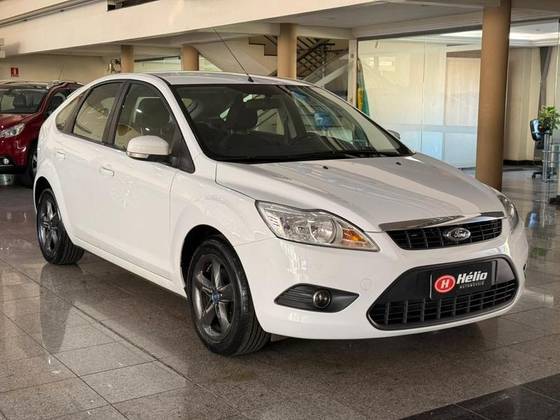 FORD FOCUS 1.6 GL 16V FLEX 4P MANUAL FORD FOCUS 1.6 GL 16V FLEX 4P MANUAL